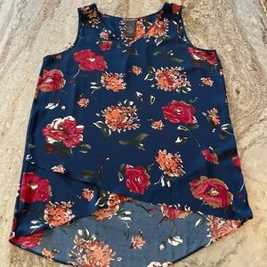 New without tags! Beautiful floral top!